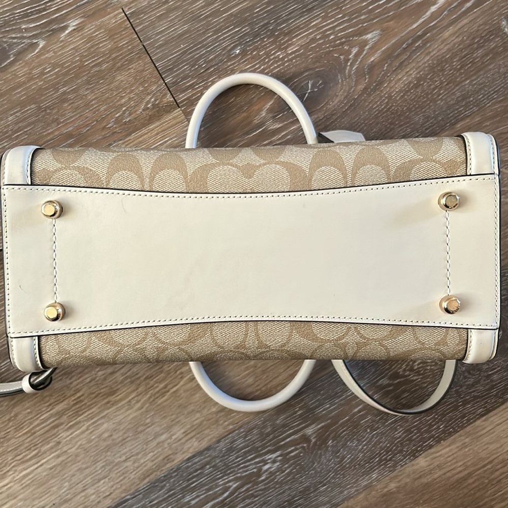 Coach Small Zoe Carryall In Signature Canvas - Picture 6 of 7